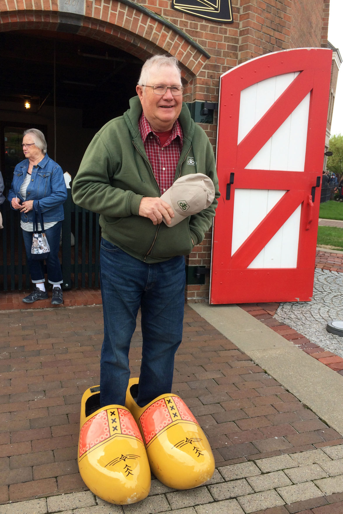 158 Curt Folkerts in wooden Dutch shoes.JPG